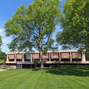 The exterior of the Green Family Library Learning Commons. 